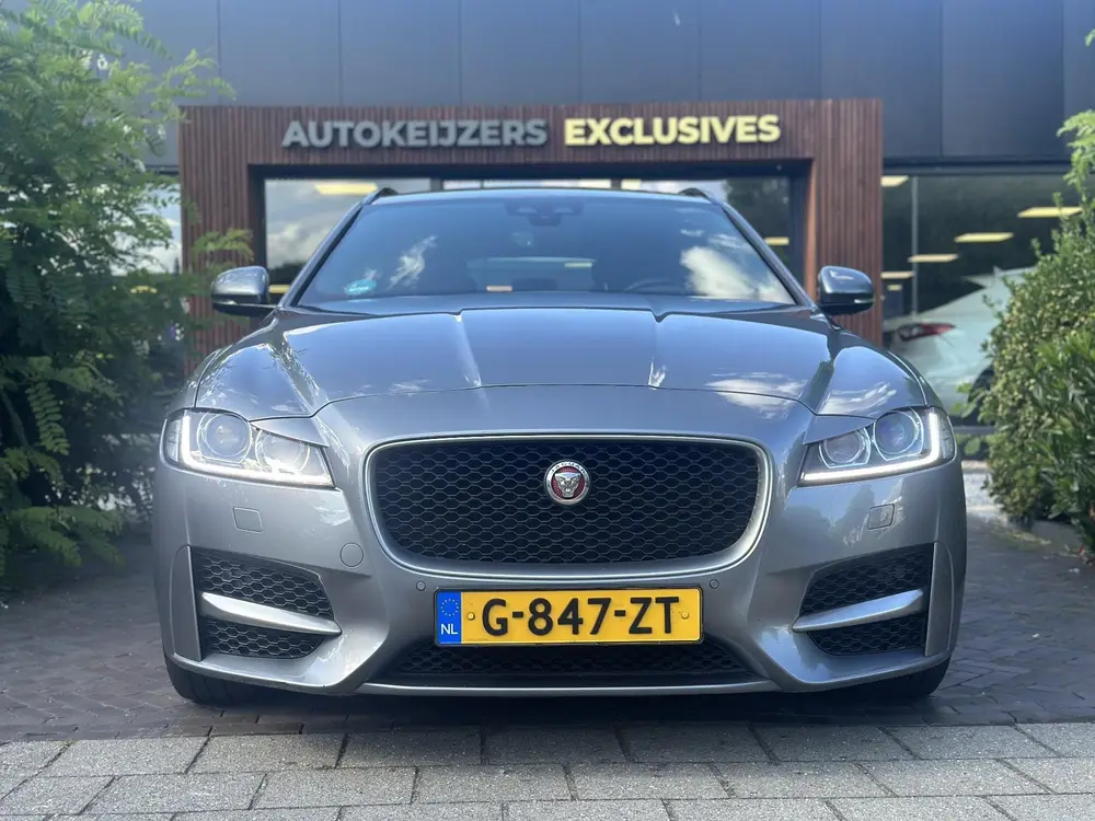 Jaguar XF 2.0d Chequered Flag R Sport Panoramadak uit 2020, foto 3