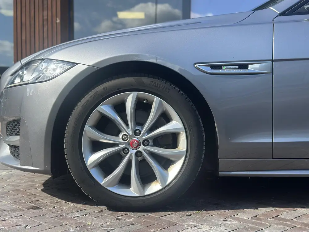 Jaguar XF 2.0d Chequered Flag R Sport Panoramadak uit 2020, foto 4