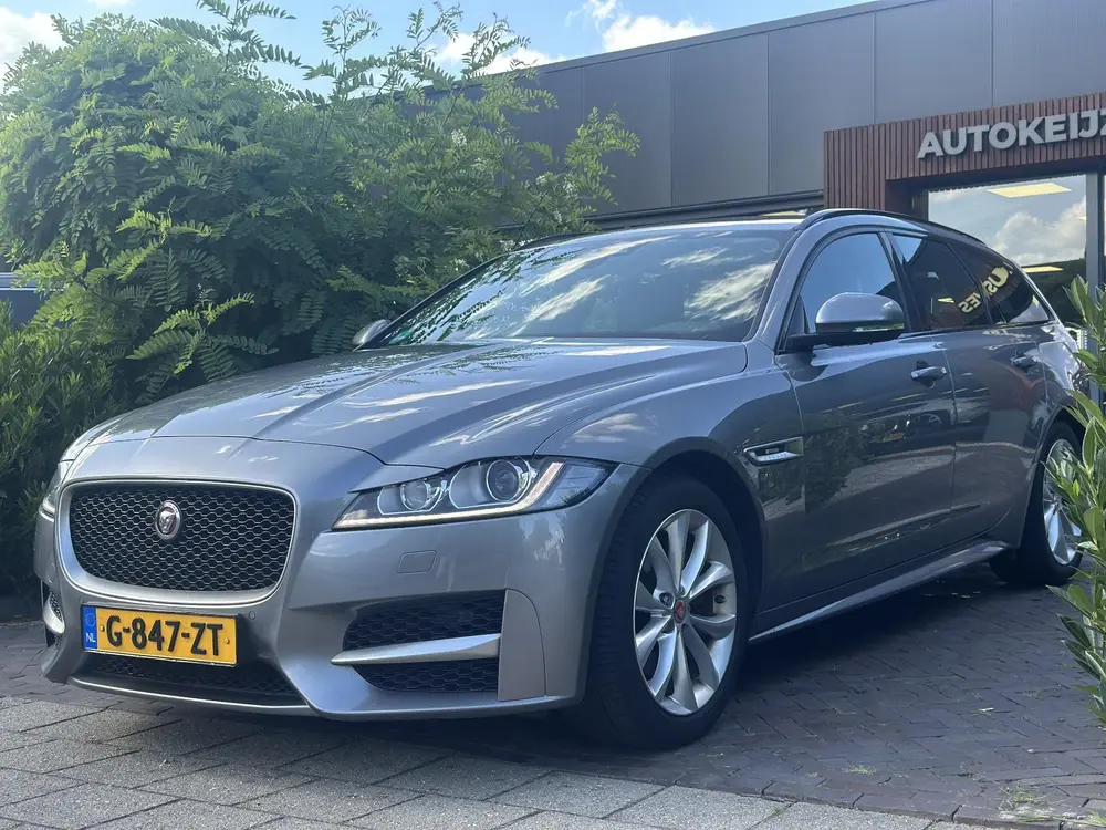 Jaguar XF 2.0d Chequered Flag R Sport Panoramadak uit 2020, foto 6