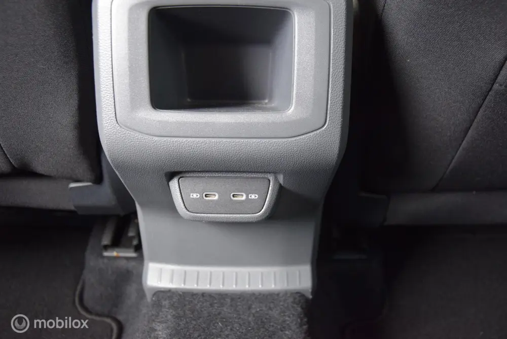 Volkswagen T-Cross 1.0 TSI Life 110pk DSG Executive pakket A uit 2021, foto 17