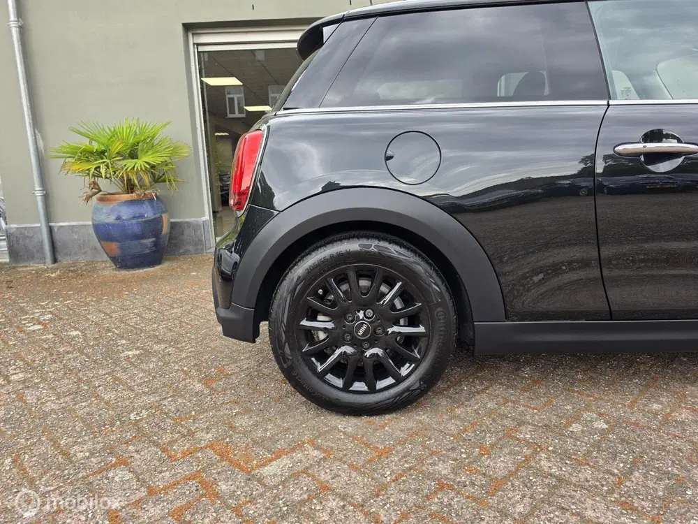 Mini Cooper 1.5 Cooper Classic Camera uit 2023, foto 16