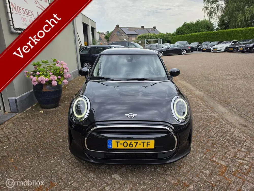 Mini Cooper 1.5 Cooper Classic Camera uit 2023, foto 2