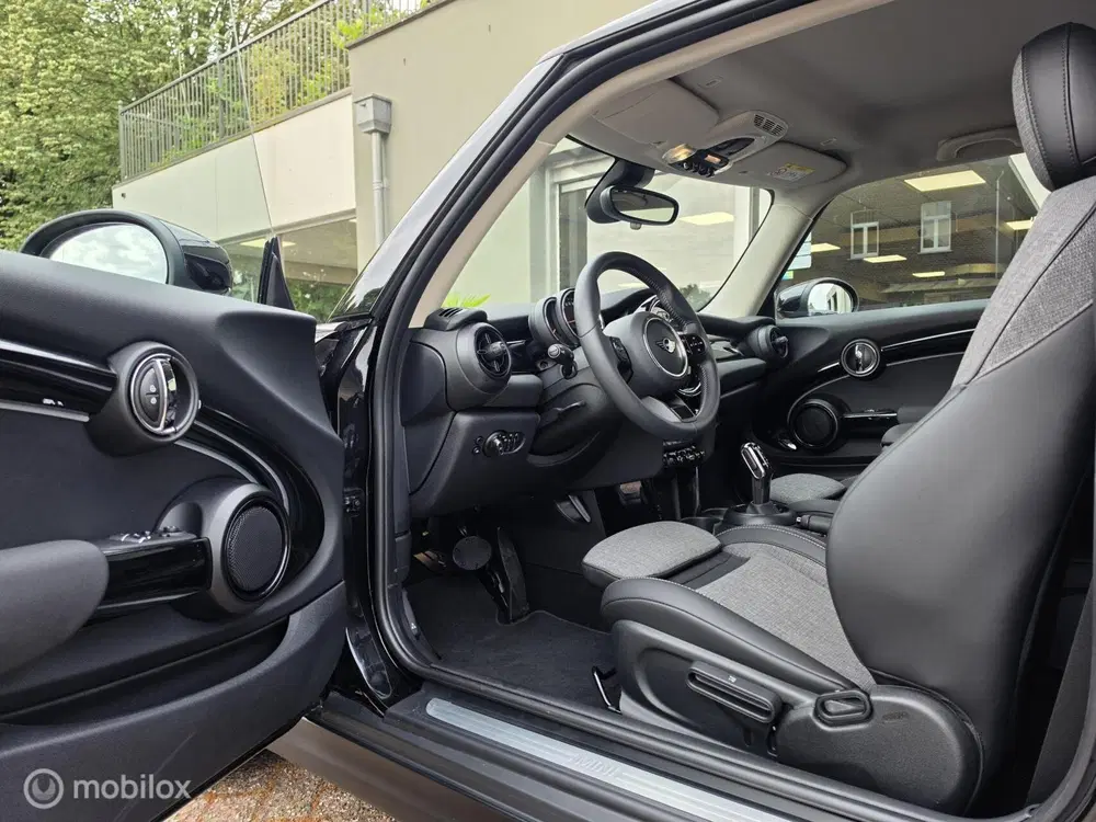Mini Cooper 1.5 Cooper Classic Camera uit 2023, foto 8