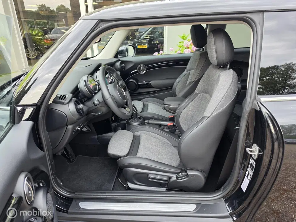 Mini Cooper 1.5 Cooper Classic Camera uit 2023, foto 9