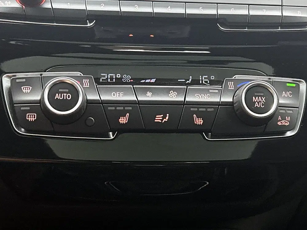 BMW X1 sDrive18i Executive Edition uit 2020, foto 15
