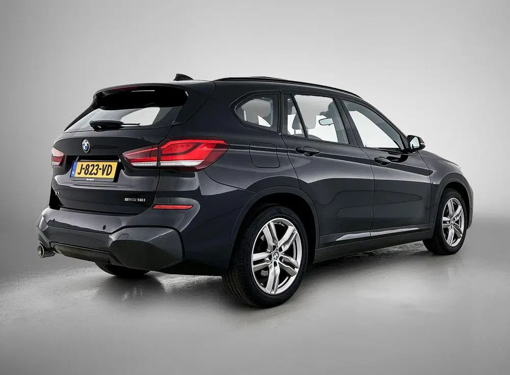 BMW X1 sDrive18i Executive Edition uit 2020, foto 4