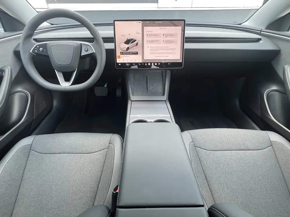 Tesla Model 3 RWD Direct Leverbaar NL Auto Incl. BTW Rij uit 2026, foto 4