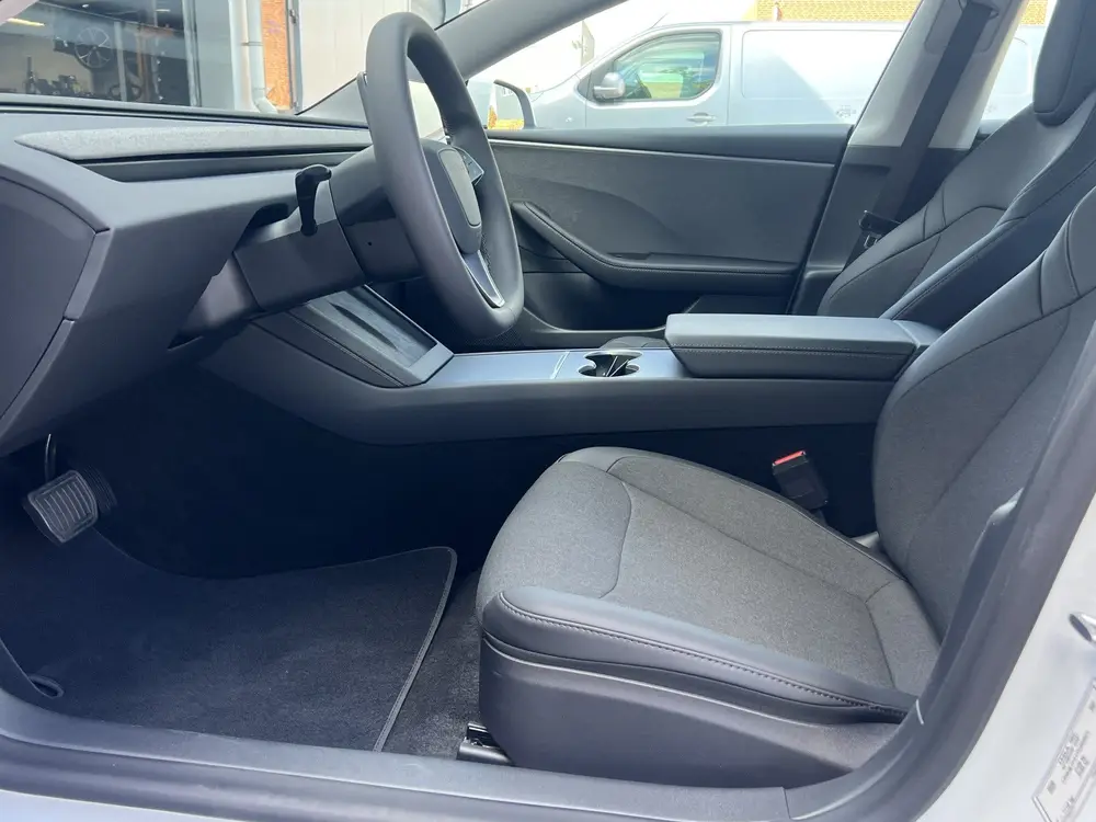 Tesla Model 3 RWD Direct Leverbaar NL Auto Incl. BTW Rij uit 2026, foto 6