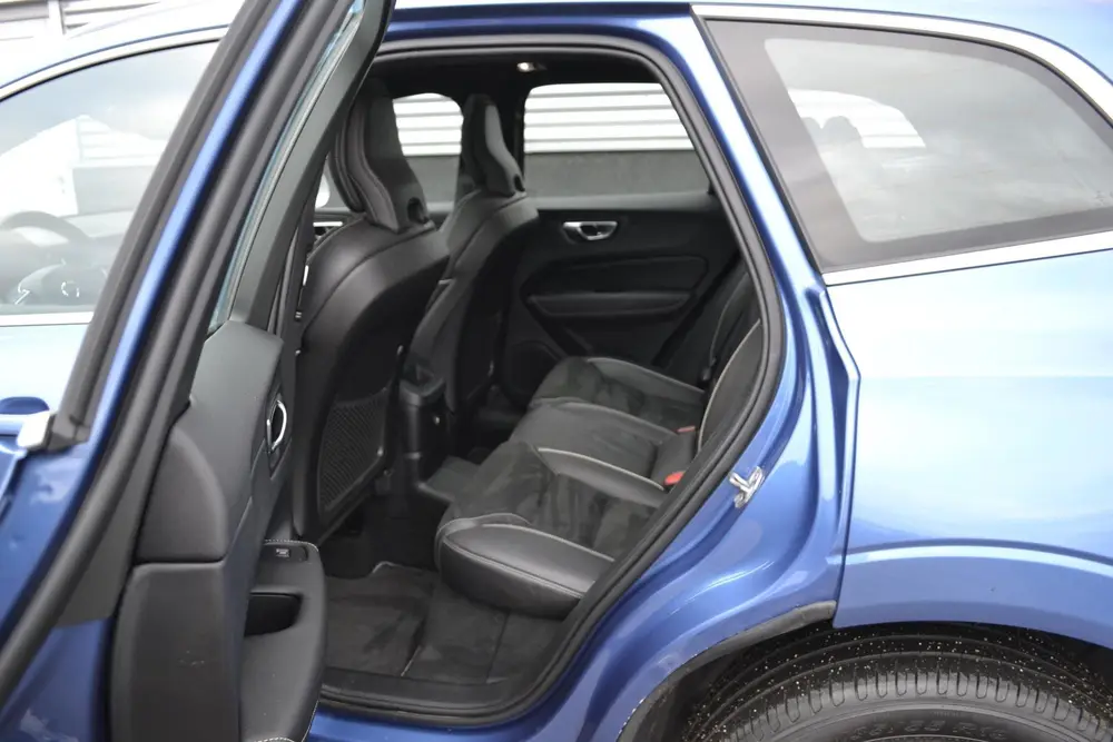 Volvo XC60 2.0 T8 Twin Engine AWD R-Design Schuif/kanteldak uit 2019, foto 15
