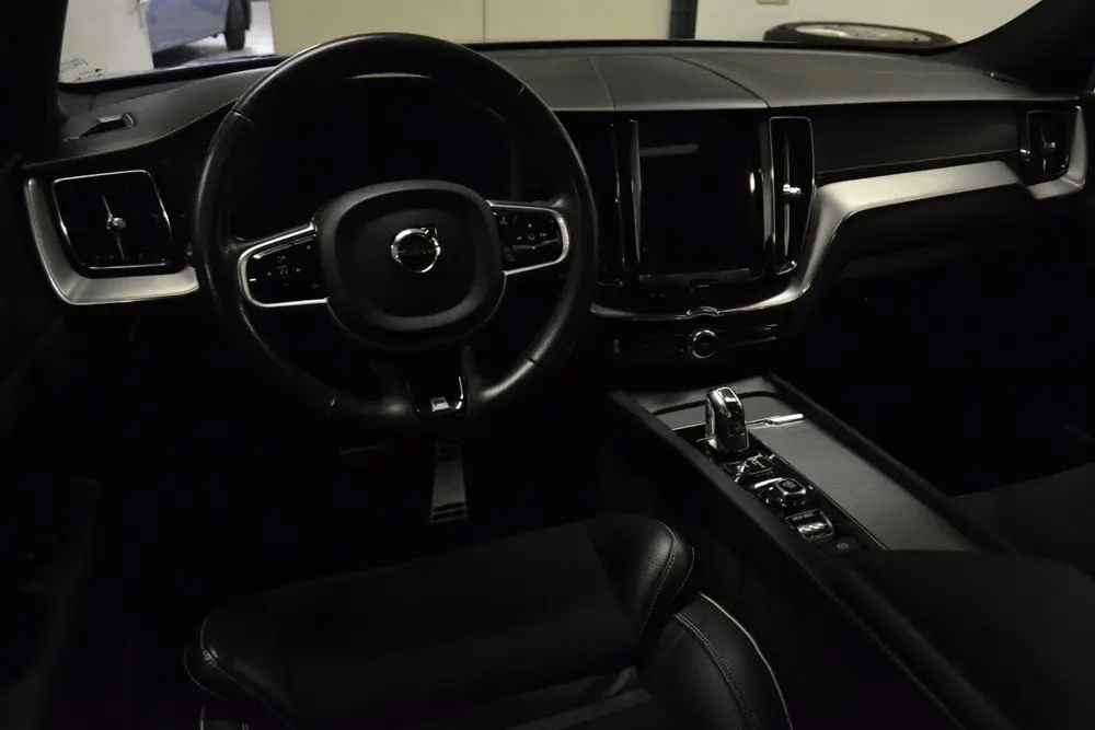 Volvo XC60 2.0 T8 Twin Engine AWD R-Design Schuif/kanteldak uit 2019, foto 17