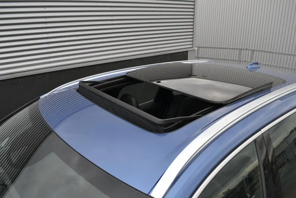 Volvo XC60 2.0 T8 Twin Engine AWD R-Design Schuif/kanteldak uit 2019, foto 7
