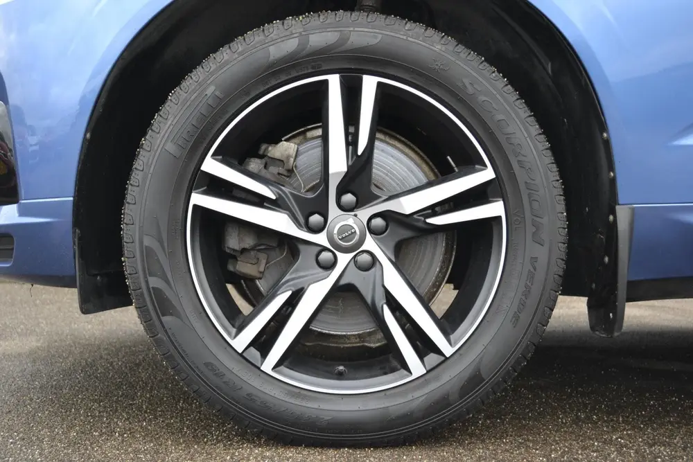 Volvo XC60 2.0 T8 Twin Engine AWD R-Design Schuif/kanteldak uit 2019, foto 9