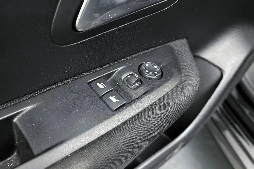 Peugeot 208 EV Active 50 kWh uit 2022, foto 20