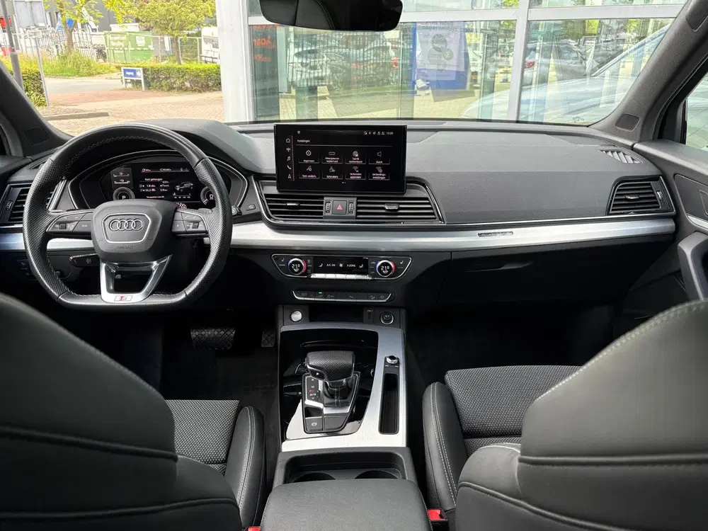 Audi Q5 55 TFSI e S edition Competition FACELIFT 3 uit 2023, foto 5