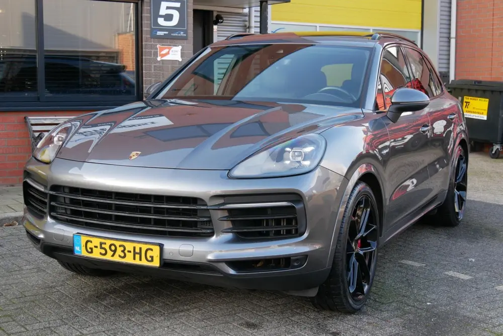 Porsche Cayenne 3.0 E-Hybrid. pano. sportchrono. memory. luc uit 2019, foto 2
