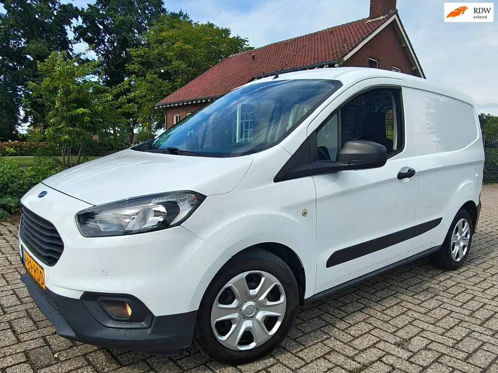 Ford Transit Courier 100pk Benzine met Airco uit 2019
