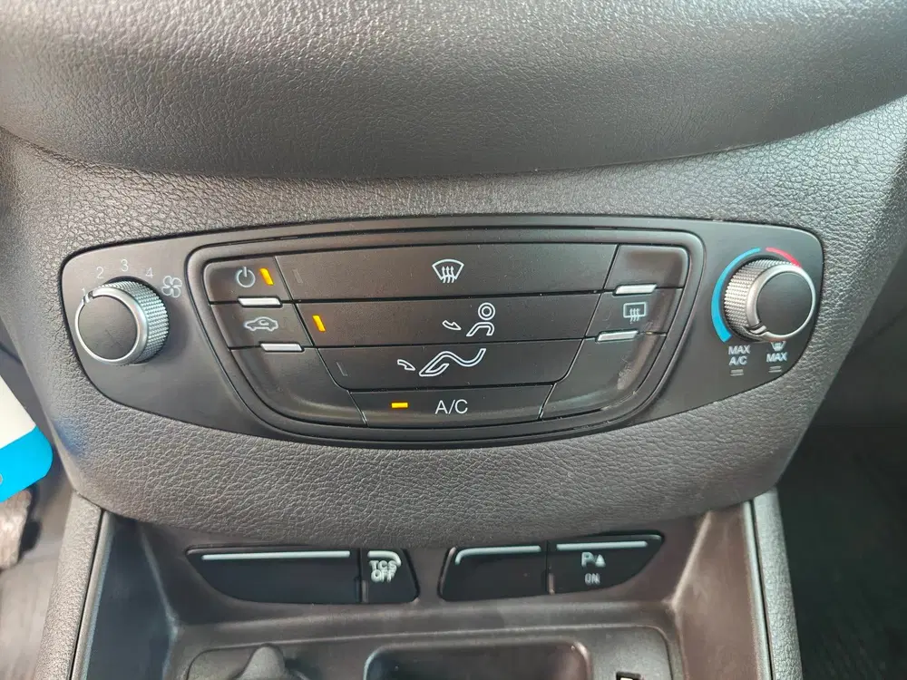 Ford Transit Courier 100pk Benzine met Airco uit 2019, foto 11