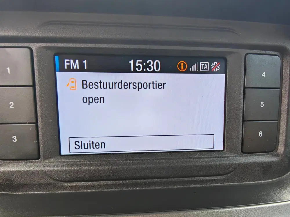 Ford Transit Courier 100pk Benzine met Airco uit 2019, foto 13