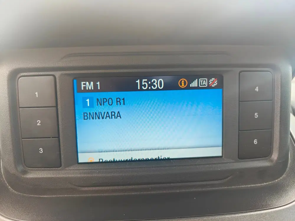 Ford Transit Courier 100pk Benzine met Airco uit 2019, foto 15