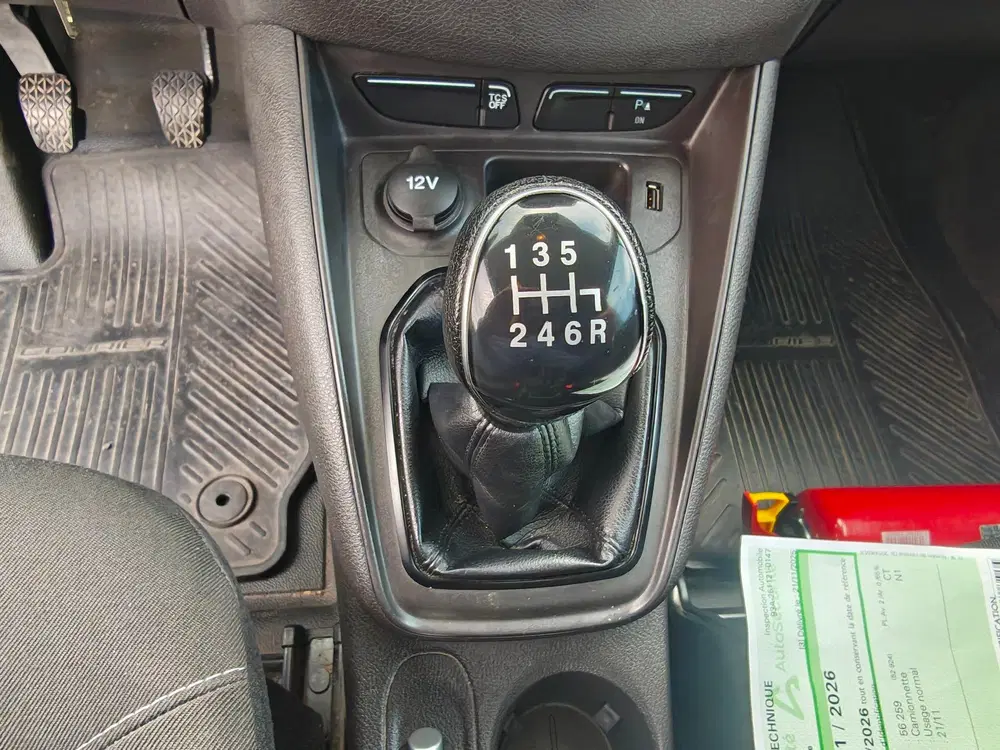 Ford Transit Courier 100pk Benzine met Airco uit 2019, foto 17