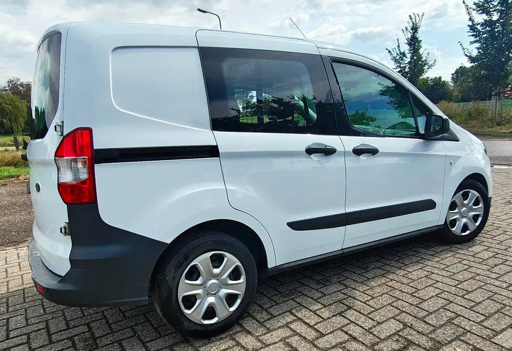 Ford Transit Courier 100pk Benzine met Airco uit 2019, foto 2