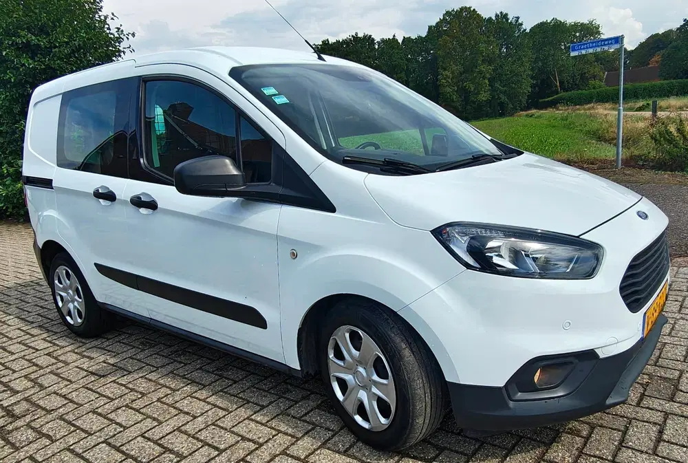 Ford Transit Courier 100pk Benzine met Airco uit 2019, foto 3