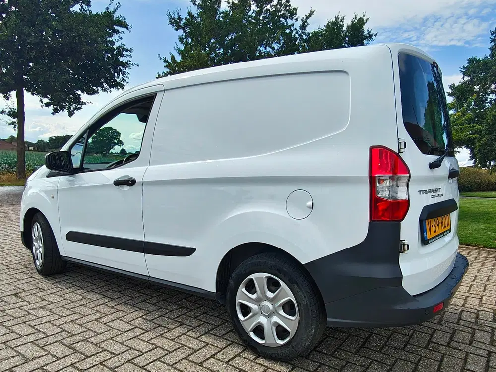 Ford Transit Courier 100pk Benzine met Airco uit 2019, foto 4