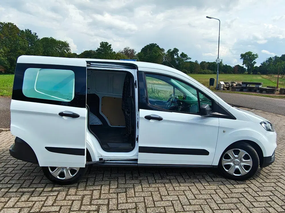 Ford Transit Courier 100pk Benzine met Airco uit 2019, foto 6