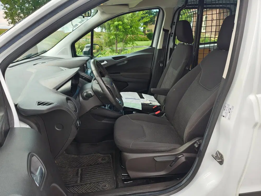 Ford Transit Courier 100pk Benzine met Airco uit 2019, foto 7