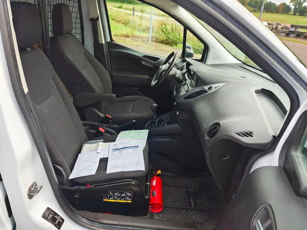 Ford Transit Courier 100pk Benzine met Airco uit 2019, foto 8
