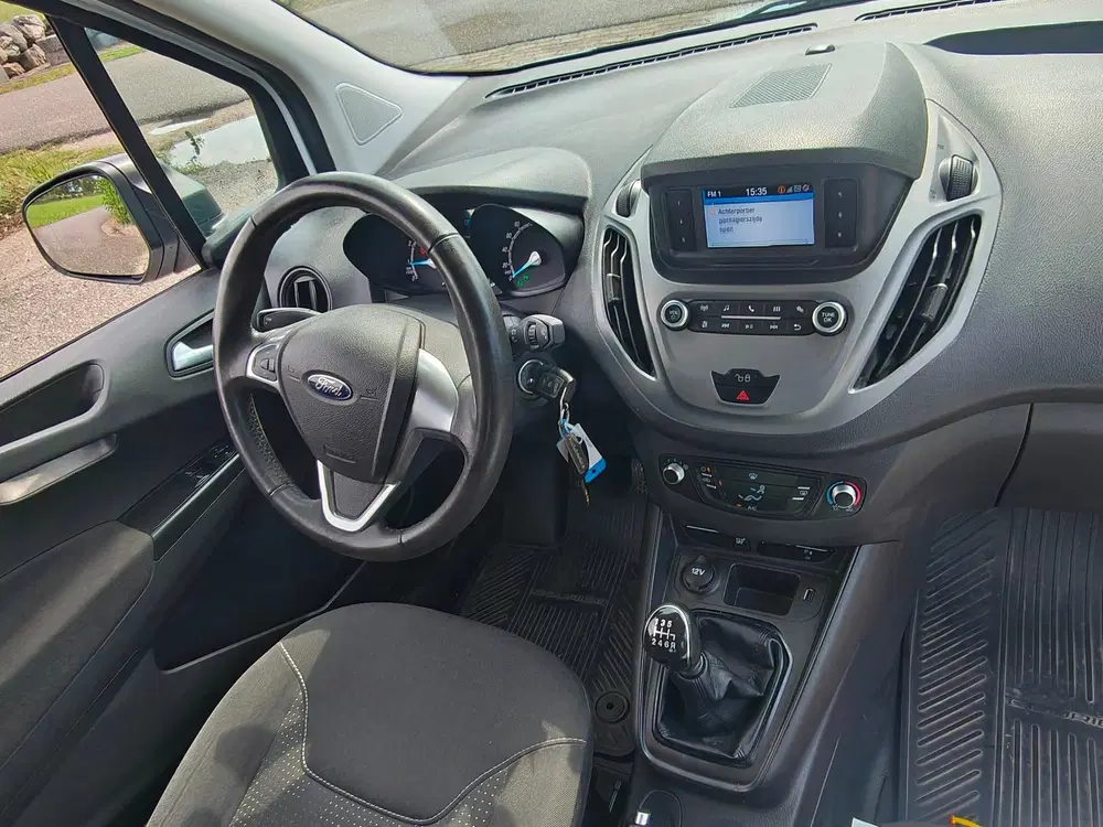 Ford Transit Courier 100pk Benzine met Airco uit 2019, foto 9