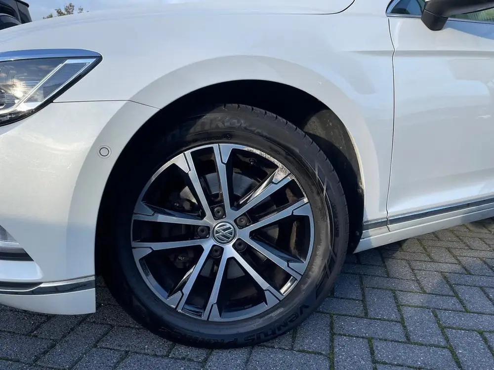 Volkswagen Passat 1.6 TDI Highline Business R | DSG | Panora uit 2019, foto 2