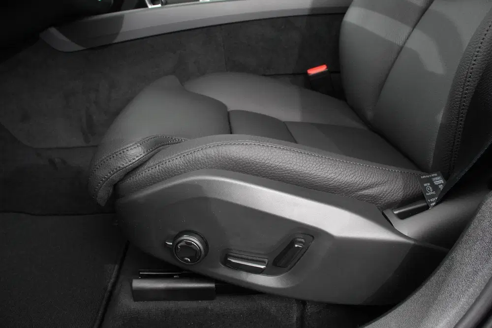 Volvo XC60 2.0 T6 398pk Plug-in hybrid AWD Plus Dark uit 2023, foto 18