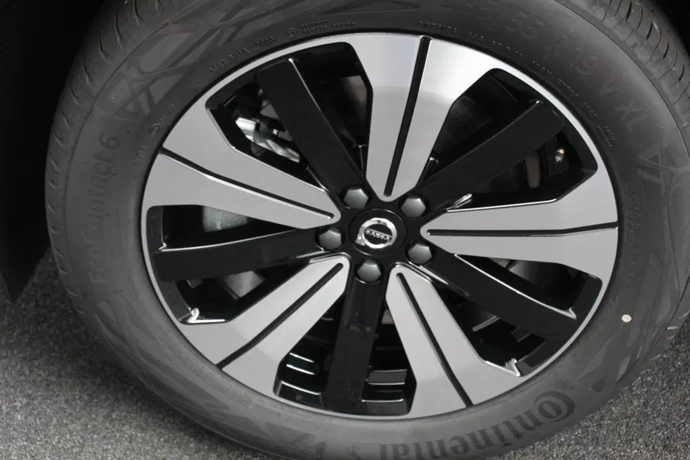 Volvo XC60 2.0 T6 398pk Plug-in hybrid AWD Plus Dark uit 2023, foto 3