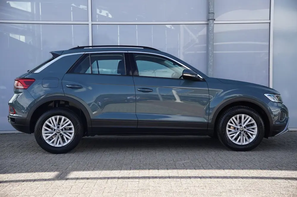 Volkswagen T-Roc 1.0 TSI 110pk Life | Trekhaak | Navigatie | uit 2023, foto 3