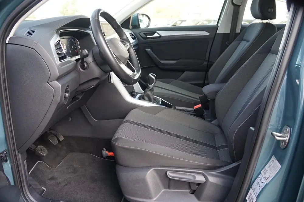 Volkswagen T-Roc 1.0 TSI 110pk Life | Trekhaak | Navigatie | uit 2023, foto 4