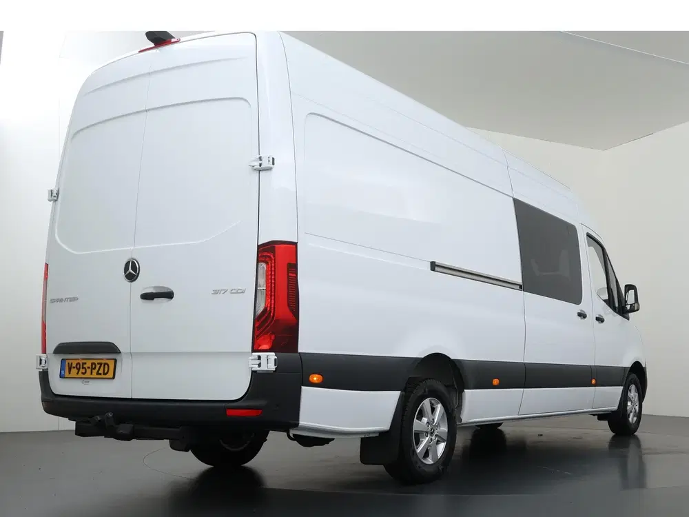 Mercedes-Benz Sprinter 317 CDI uit 2024, foto 2