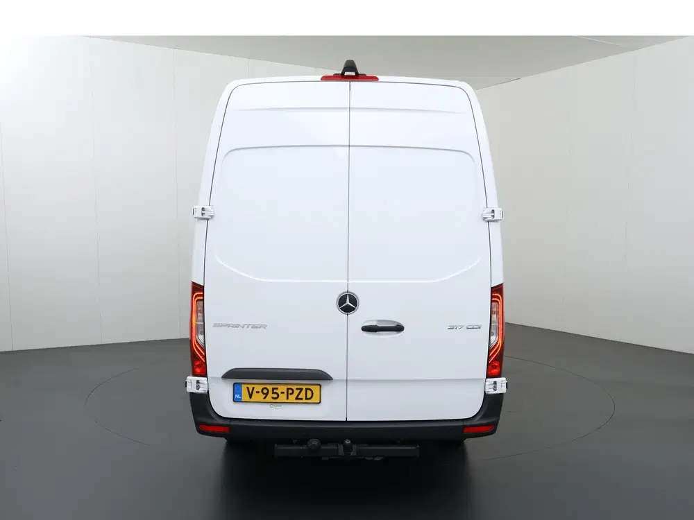 Mercedes-Benz Sprinter 317 CDI uit 2024, foto 4