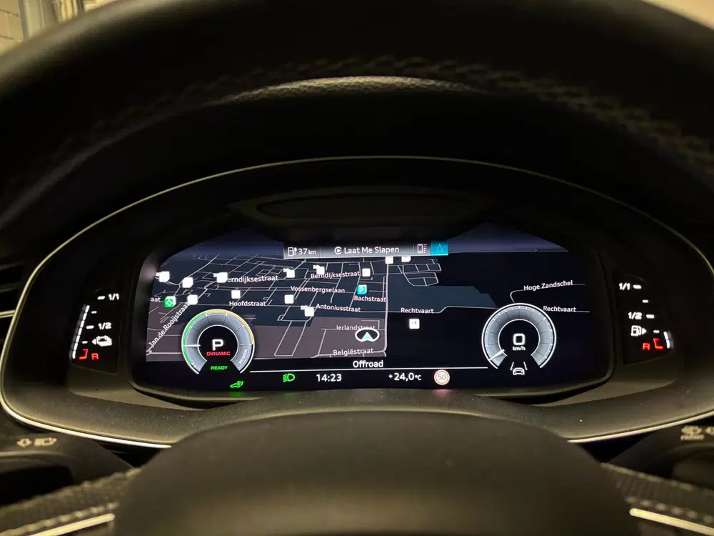 Audi Q8 55 TFSI e quattro Pro Line S uit 2022, foto 18