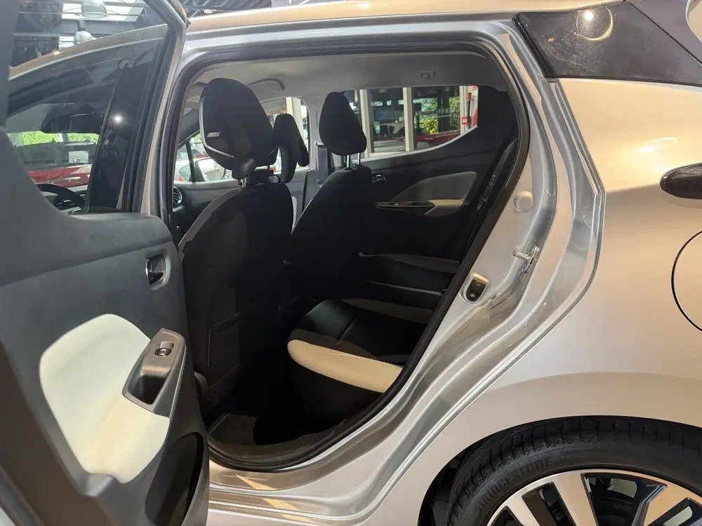 Nissan Micra 1.0 IG-T Tekna achteruitrijcamera uit 2020, foto 13