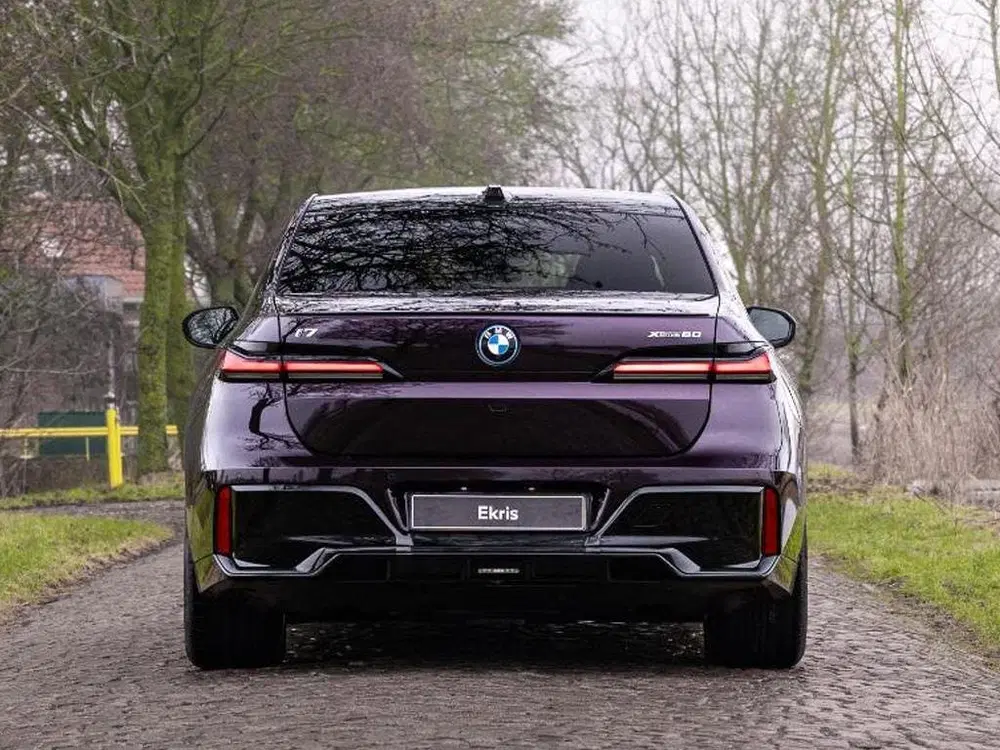 BMW i7 xDrive60 Privilege Edition uit 2025, foto 2