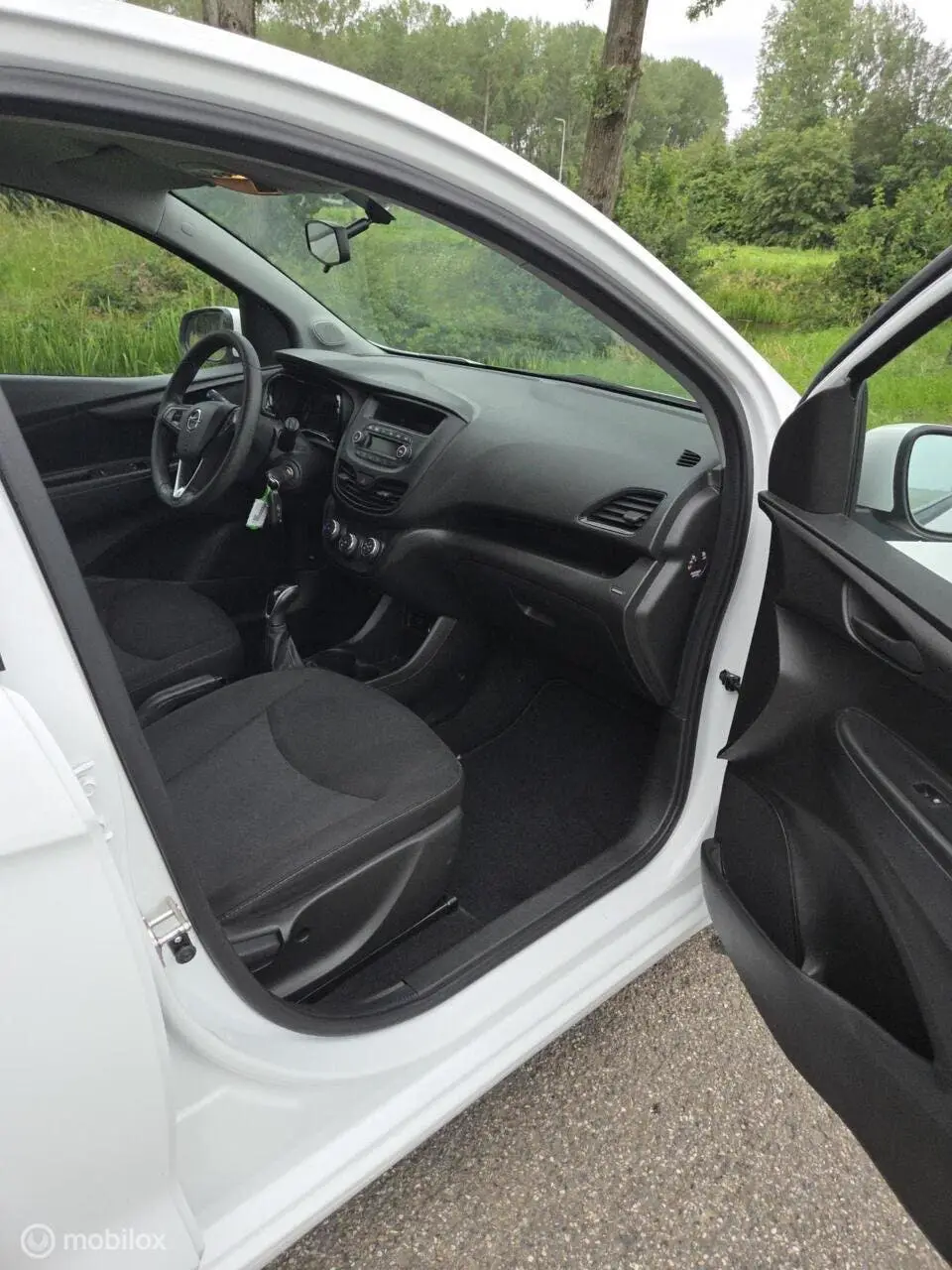 Opel Karl 1.0 ecoFLEX 120 Jaar Edition uit 2019, foto 12