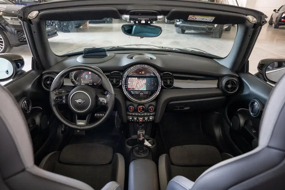 Mini Cabrio 2.0 Cooper S John Cooper Works uit 2022, foto 17