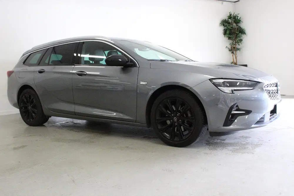 Opel Insignia 2.0 Turbo Business Elegance uit 2021, foto 2