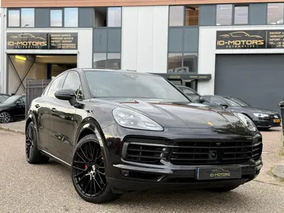 Porsche Cayenne Cayenne Coupé 3.0 E-Hybrid pano sportdesig uit 2020