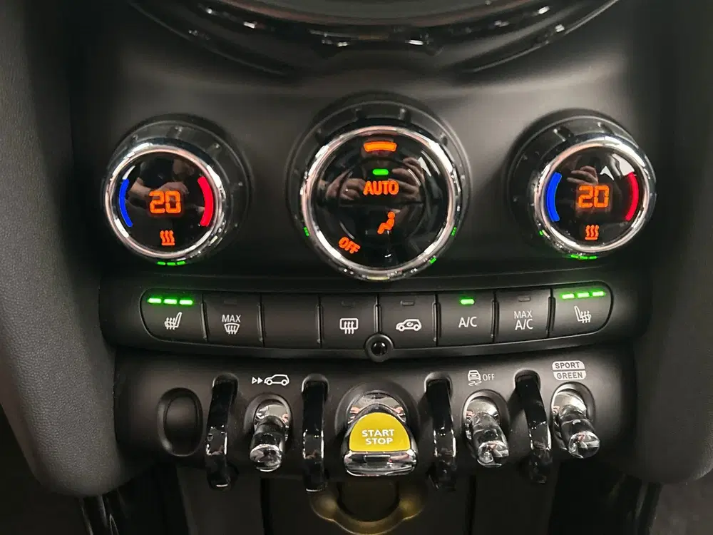 Mini Electric Essential 33 kWh uit 2022, foto 13