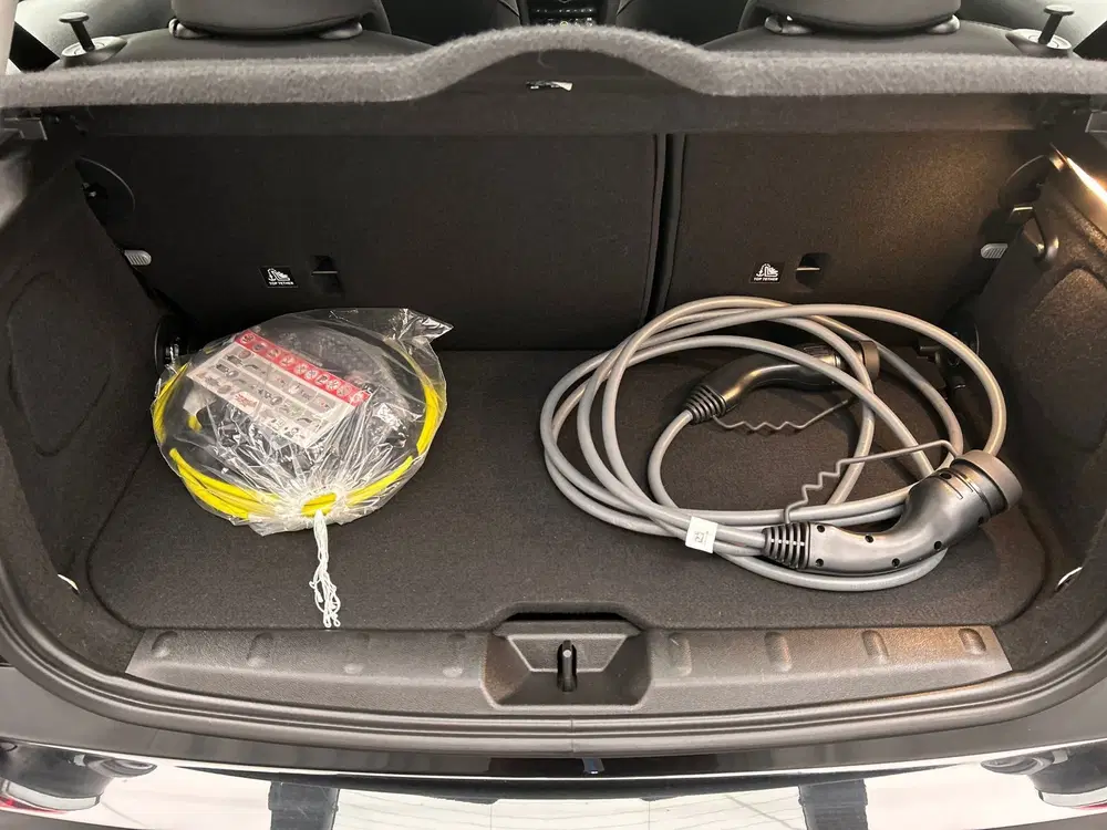 Mini Electric Essential 33 kWh uit 2022, foto 17