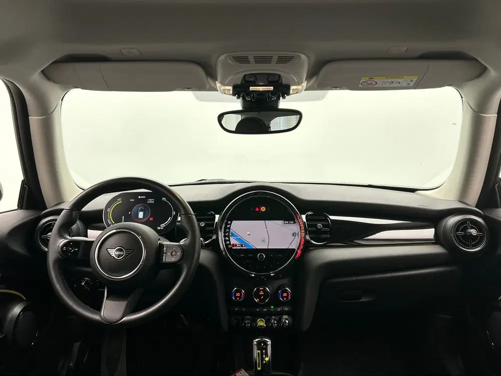 Mini Electric Essential 33 kWh uit 2022, foto 2