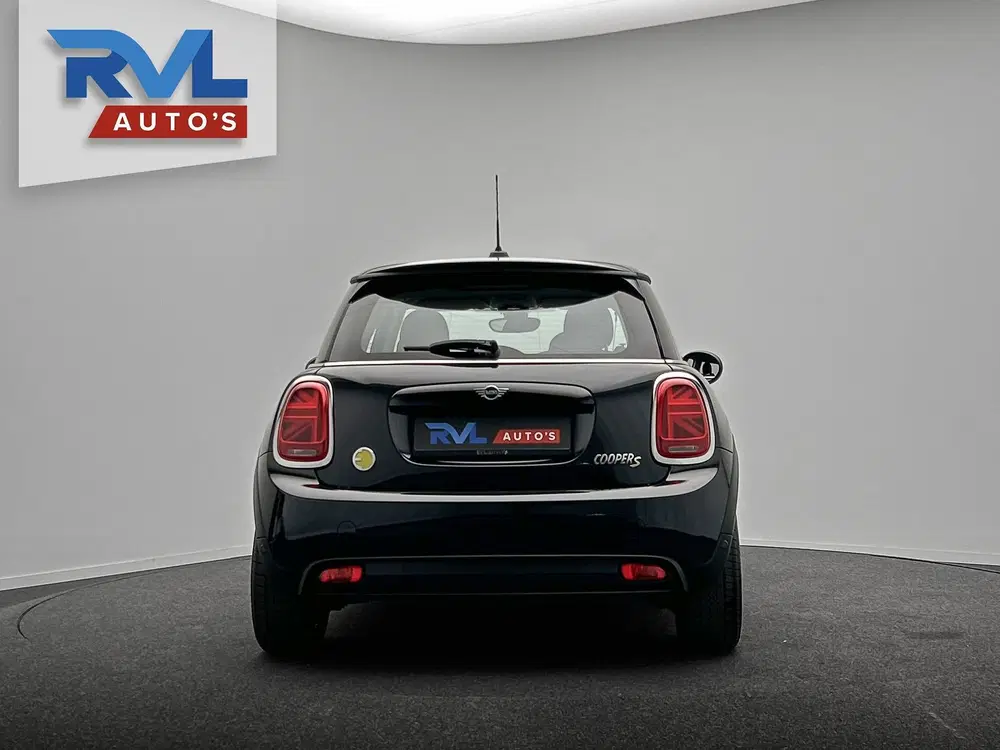 Mini Electric Essential 33 kWh uit 2022, foto 20