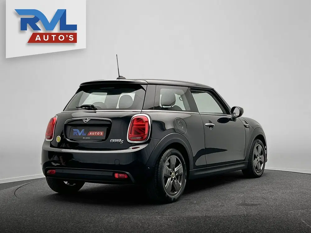 Mini Electric Essential 33 kWh uit 2022, foto 5